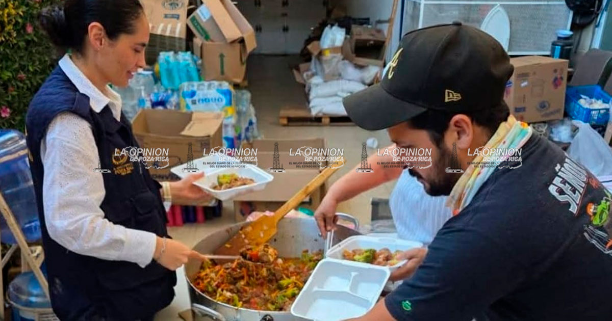 Lesli Ortiz sigue llevando platillos de comida caliente a los damnificados Lesli Ortiz sigue llevando platillos de comida caliente a los damnificados