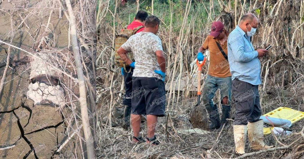 Semienterrado localizan cadáver Semienterrado localizan cadáver