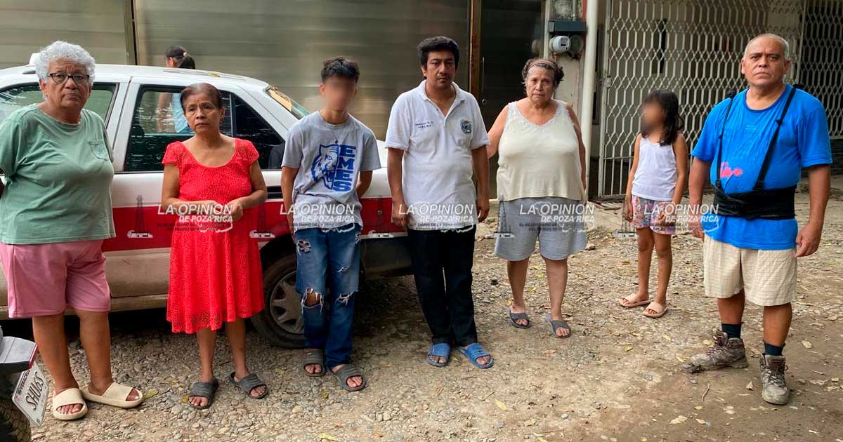 A seis días de la inundación no les han llevado ni un frasco de agua