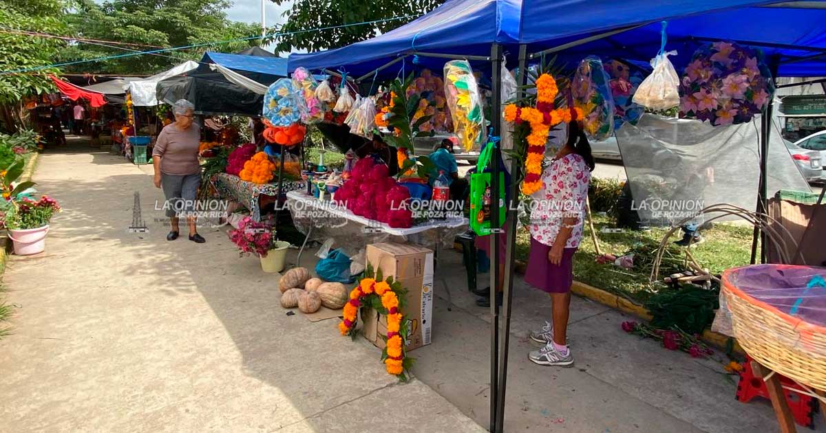 Bajas ventas en plena temporada de Día de Muertos en mercados Bajas ventas en plena temporada de Día de Muertos en mercados