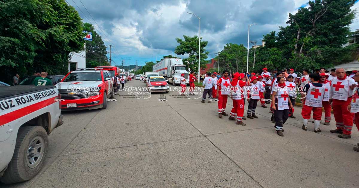 Llegan dos tráileres con ayuda humanitaria para los damnificados