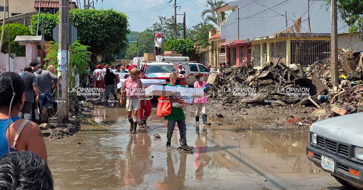 Distribuye Cruz Roja ayuda humanitaria en el Infonavit Las Gaviotas Distribuye Cruz Roja ayuda humanitaria en el Infonavit Las Gaviotas