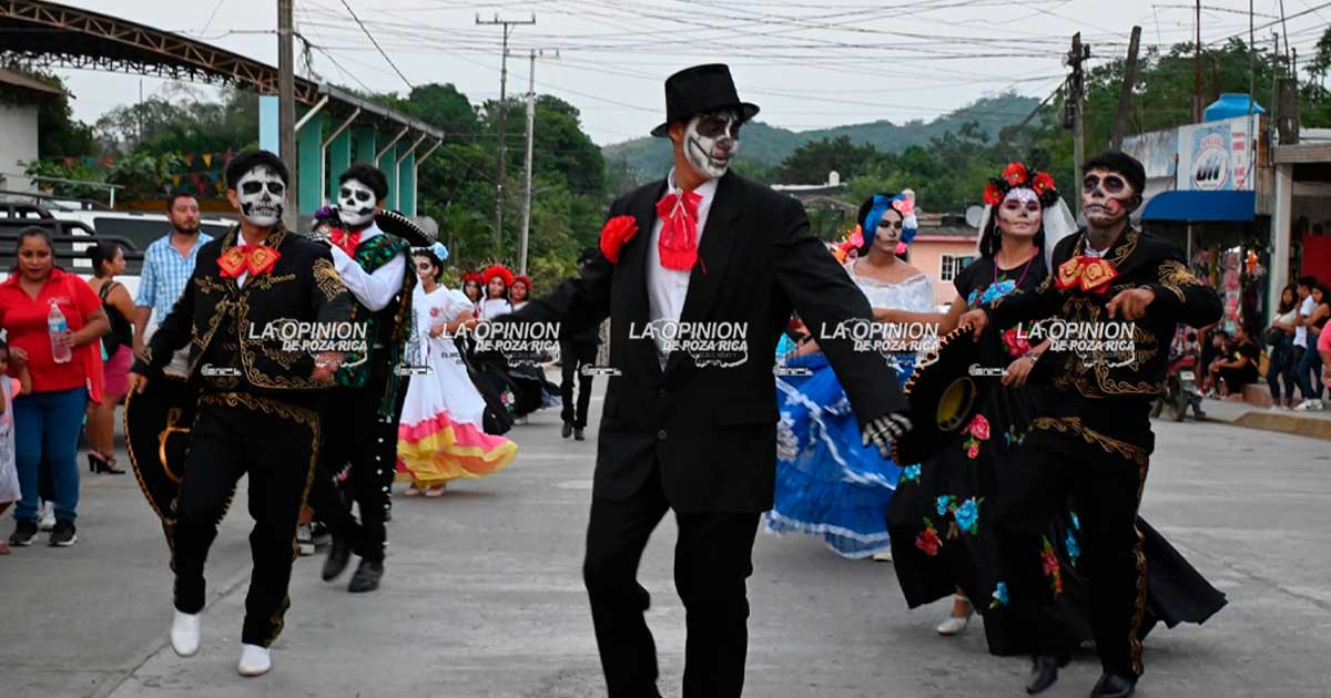 Desfile de Cuadrillas por el Día de Muertos Desfile de Cuadrillas por el Día de Muertos