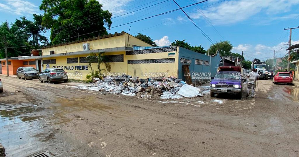 Muy lenta recuperación en la colonia Lázaro Cárdenas; hay mucho escombro Muy lenta recuperación en la colonia Las Granjas; hay mucho escombro
