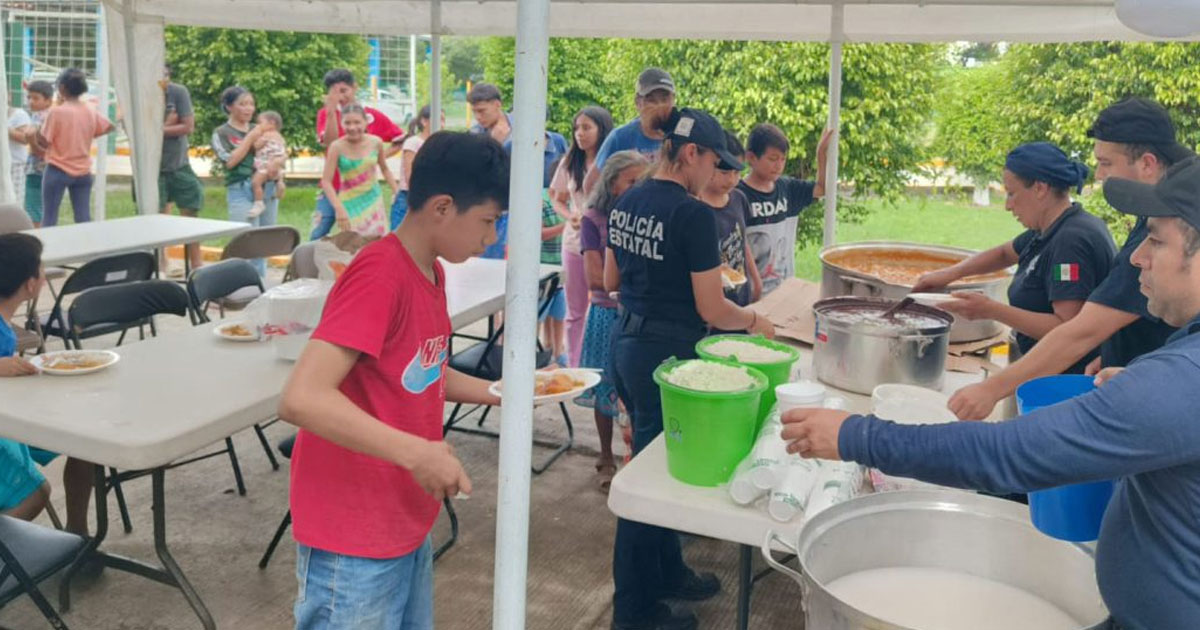 Plan Tajín: ya suman 27 mil comidas calientes preparadas y más de 11 mil paquetes alimentarios entregados Plan Tajín: ya suman 27 mil comidas calientes preparadas y más de 11 mil paquetes alimentarios entregados