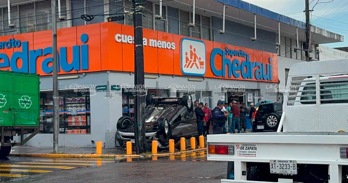 Volcaduras, accidentes y encharcamiento en Veracruz puerto Volcaduras, accidentes y encharcamiento en Veracruz puerto