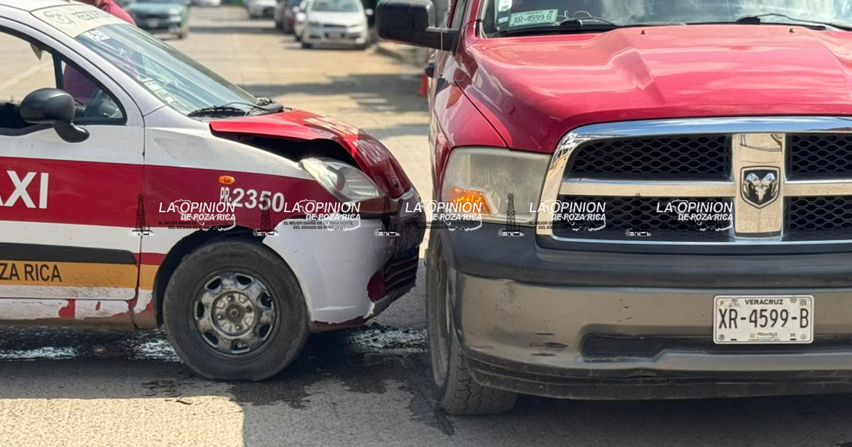 Semaforazo en la 27; Taxi vs. Camioneta Semaforazo en la 27; Taxi vs. Camioneta