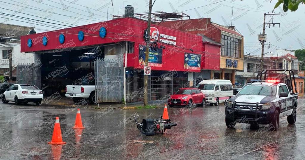 Se pasó el alto y lo derribó
