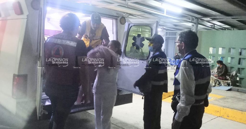 Auxilian a mujer en labor de parto Auxilian a mujer en labor de parto