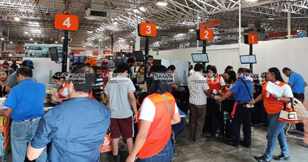 Tras inundación, abren los primeros negocios Tras inundación, abren los primeros negocios