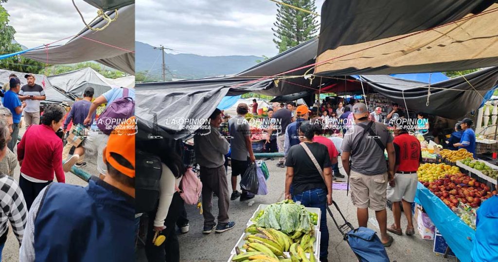 Cae poste de alumbrado público en el área de la plaza de Tepetzintla Cae poste de alumbrado público en el área de la plaza de Tepetzintla