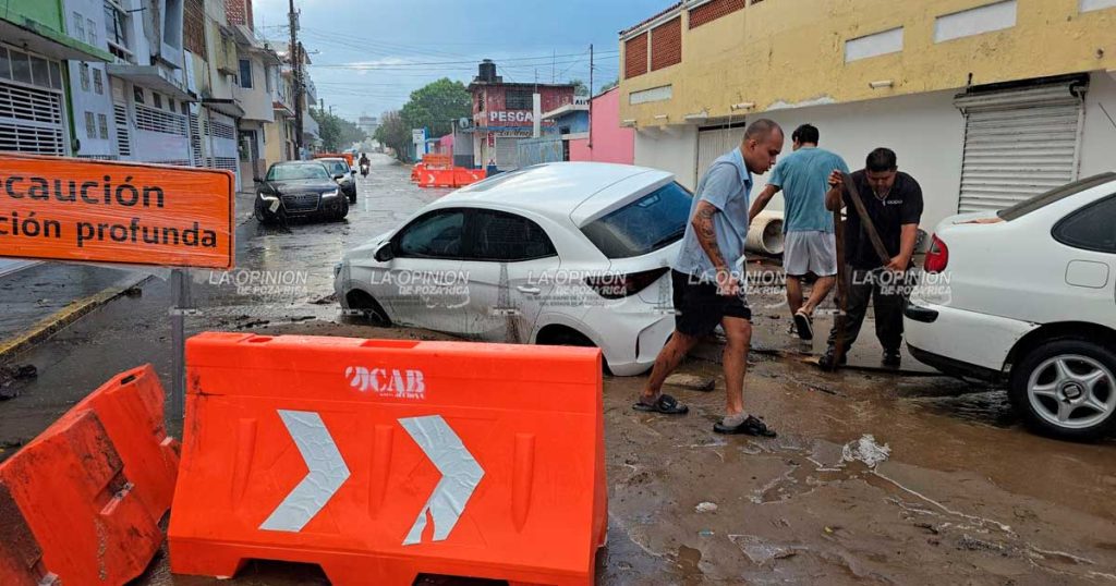 Volcaduras, accidentes y encharcamiento en Veracruz puerto Volcaduras, accidentes y encharcamiento en Veracruz puerto