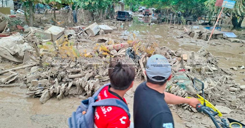 La ciudad llena de escombros y lodo La ciudad llena de escombros y lodo