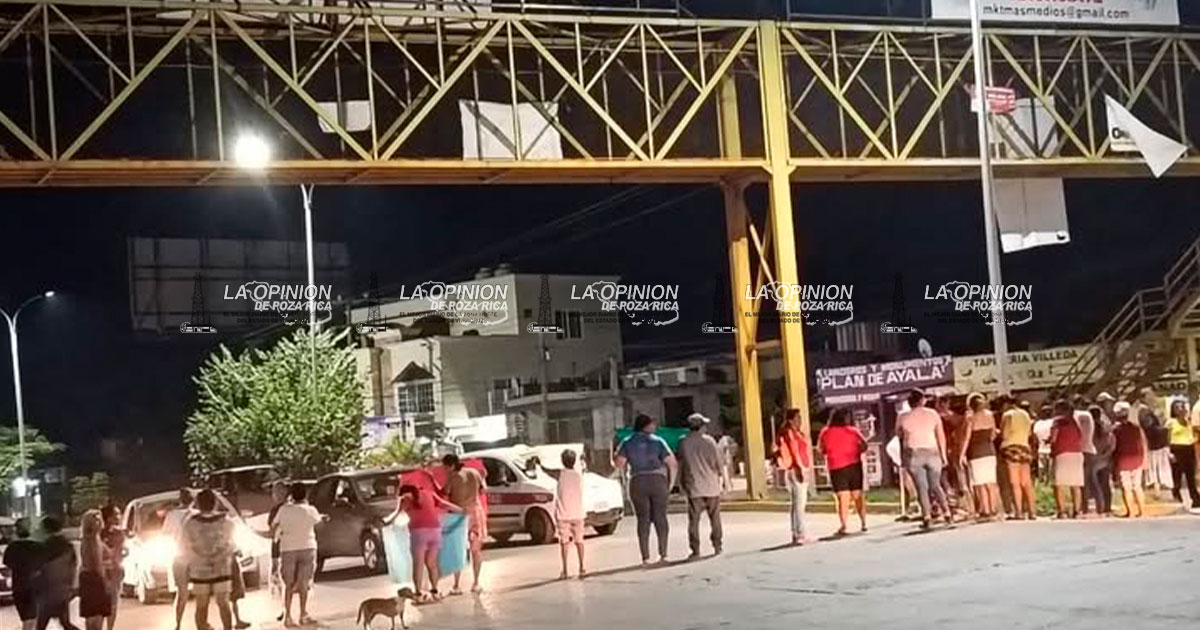 Vecinos bloquean acceso en Plan de Ayala Vecinos bloquean acceso en Plan de Ayala