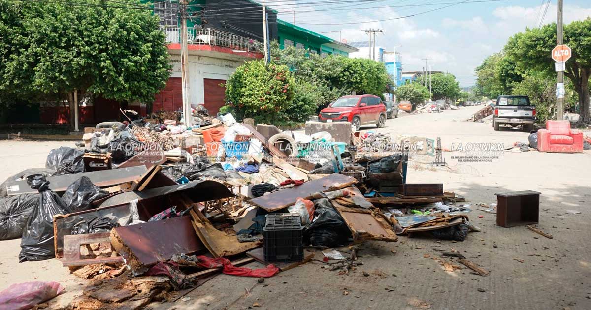 Cierran calles con basura en Colonia 27 de Septiembre Cierran calles con basura en Colonia 27 de Septiembre