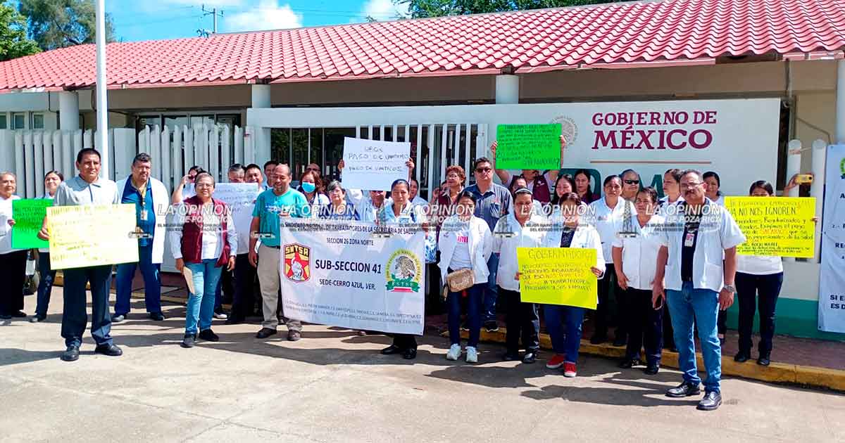 Se manifiestan trabajadores del centro de salud y hospital