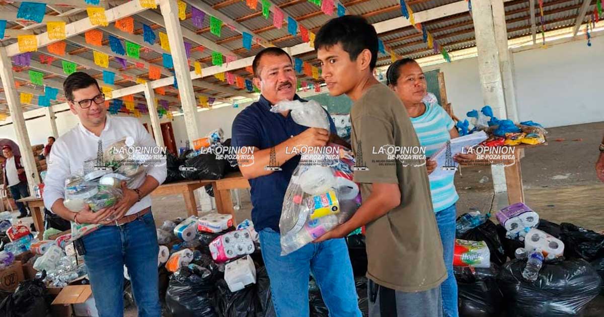 Servidores de la Educación donan víveres a comunidades Servidores de la Educación donan víveres a comunidades