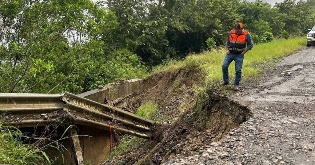 Casa de Salud inundada, familias evacuadas y desborde de caminos Casa de Salud inundada, familias evacuadas y desborde de caminos