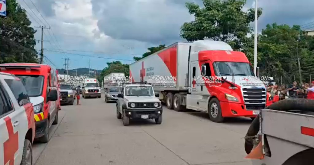 Llegan dos tráileres con ayuda humanitaria para los damnificados