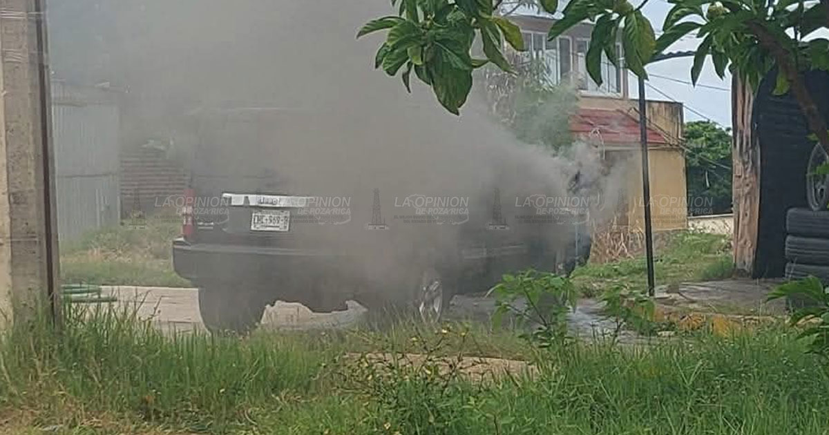 Se quema una camioneta en Villa Allende Se quema una camioneta en Villa Allende
