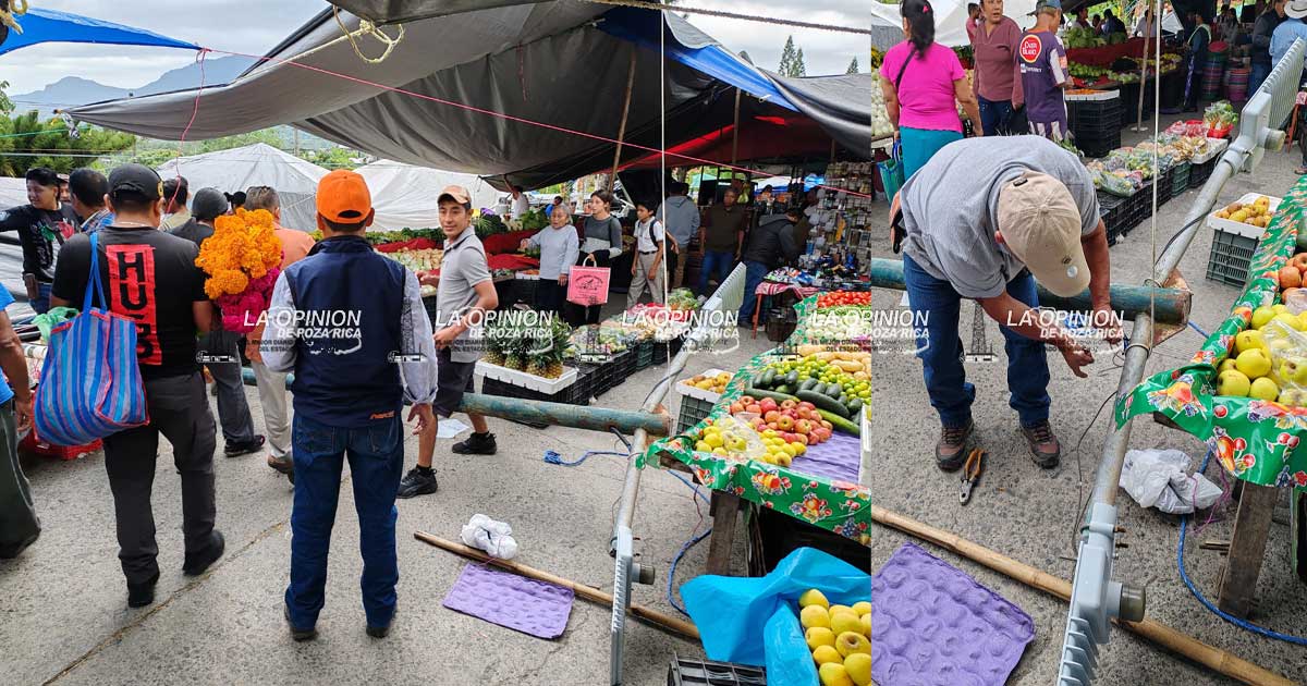 Cae poste de alumbrado público en el área de la plaza de Tepetzintla