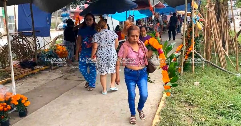 Bajas ventas en plena temporada de Día de Muertos en mercados Bajas ventas en plena temporada de Día de Muertos en mercados