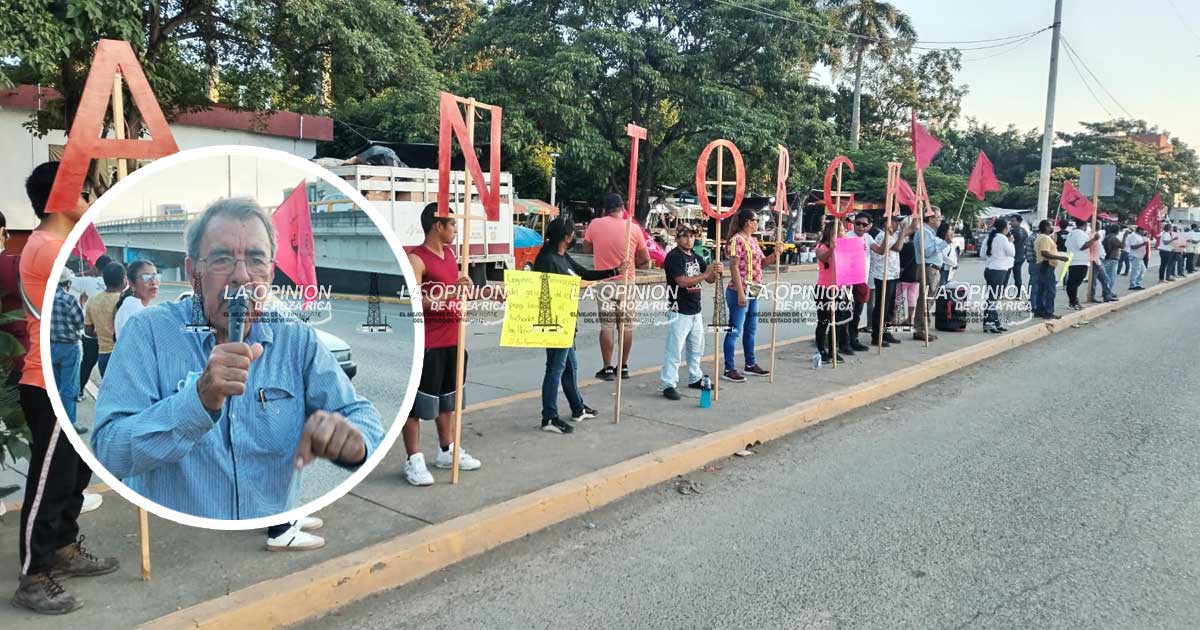 Mega movilización de integrantes de Antorcha Campesina Integrantes del movimiento Antorcha Campesina se manifestaron sobre el bulevar Adolfo Ruiz Cortines, a la altura del parque Juárez, exigiendo la intervención de las autoridades y la FGE para la pronta aparición de su compañero Honorio Piña Mina.