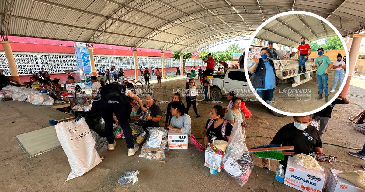 Entrega de ayuda humanitaria a padres de familia de la Escuela Venustiano Carranza Entrega de ayuda humanitaria a padres de familia de la Escuela Venustiano Carranza