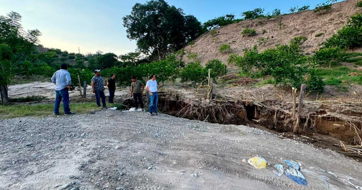 Supervisan daños en caminos del llano papanteco