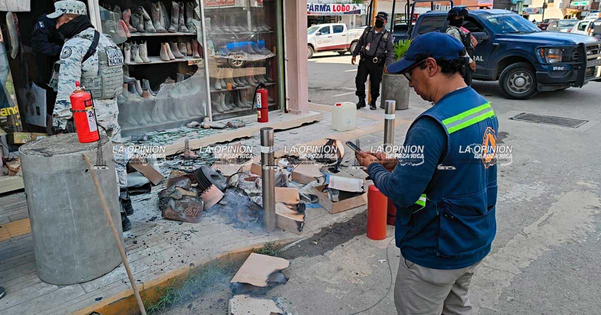 Se incendia zapatería en zona centro Se incendia zapatería en zona centro