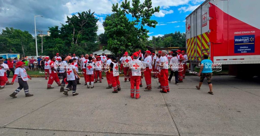 Llegan dos tráileres con ayuda humanitaria para los damnificados