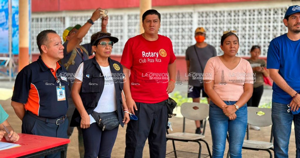 Entrega de ayuda humanitaria a padres de familia de la Escuela Venustiano Carranza Entrega de ayuda humanitaria a padres de familia de la Escuela Venustiano Carranza