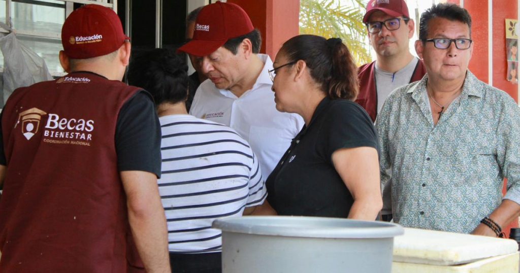 Mario Delgado refrenda el compromiso del Gobierno de México con las familias y la educación en Veracruz Mario Delgado refrenda el compromiso del Gobierno de México con las familias y la educación en Veracruz
