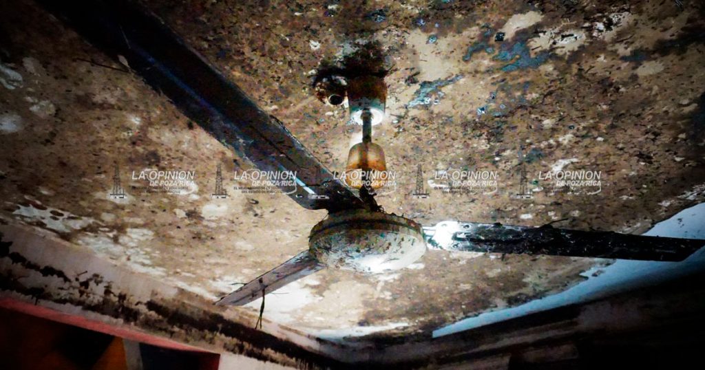 Colonia Palma Sola inundada con agua contaminada con hidrocarburo Colonia Palma Sola inundada con agua contaminada con hidrocarburo