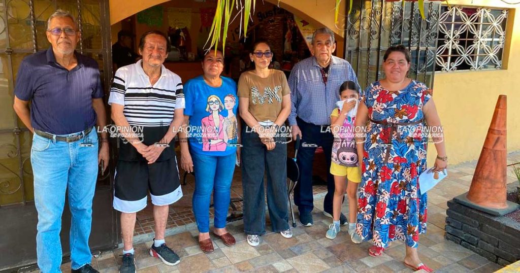 Revienta drenaje y contamina calles de la colonia Laredo; vecinos exigen atención Revienta drenaje y contamina calles de la colonia Laredo; vecinos exigen atención
