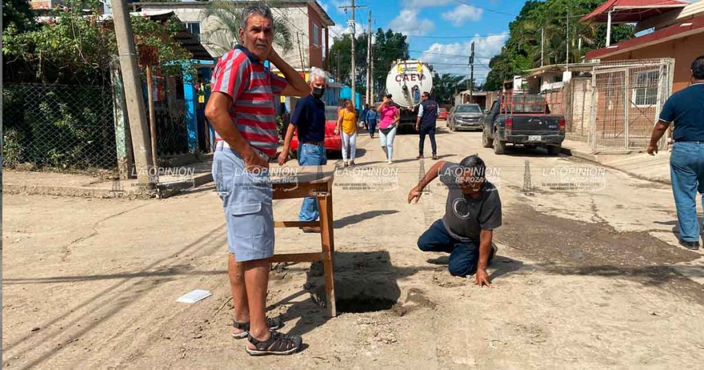 Por medio de la CAEV el gobierno estatal envía camiones vactor Por medio de la CAEV el gobierno estatal envía camiones vactor