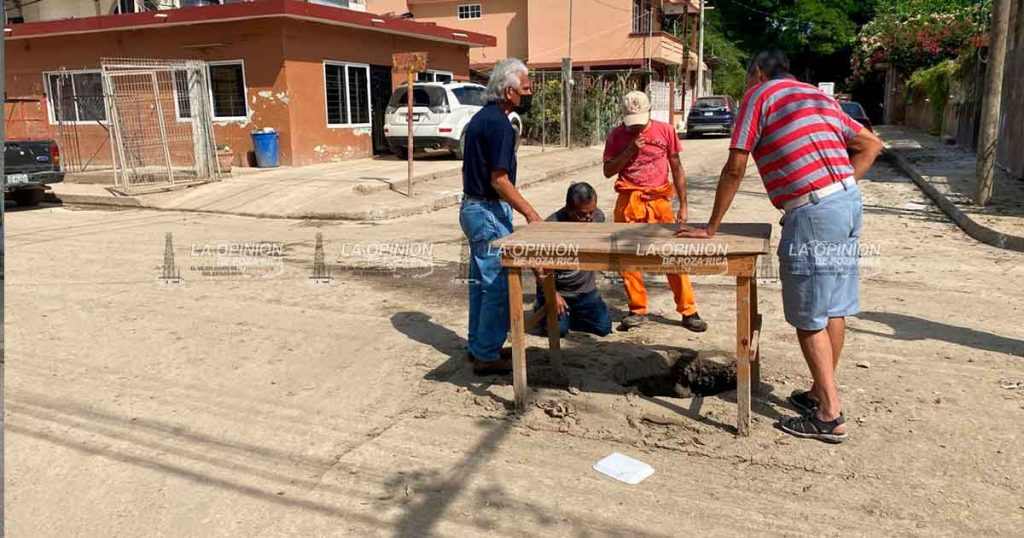 Por medio de la CAEV el gobierno estatal envía camiones vactor Por medio de la CAEV el gobierno estatal envía camiones vactor