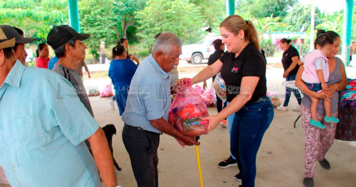 Continúa entrega de apoyo a familias damnificadas Continúa entrega de apoyo a familias damnificadas