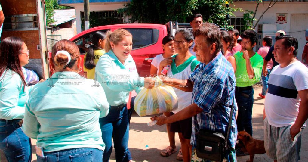 Continúa entrega de apoyo a familias damnificadas Continúa entrega de apoyo a familias damnificadas