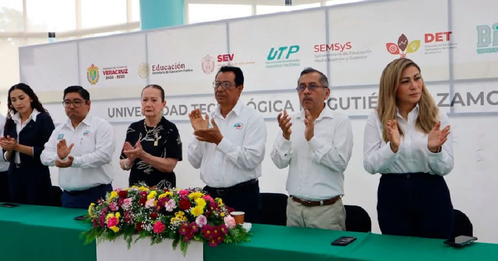 Universidad Tecnológica de Gutiérrez Zamora celebra 19 años reconociendo a su personal fundador