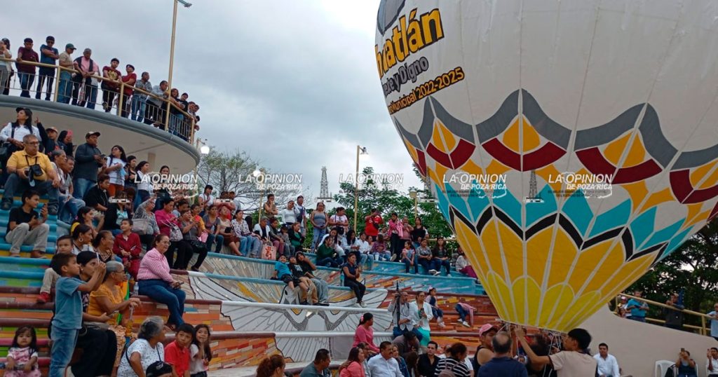 Globos de Cantoya para celebrar al Cristo Redentor Globos de Cantoya para celebrar al Cristo Redentor