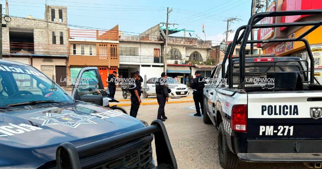 Toyota Avanza… directo a la caja del Oxxo Toyota Avanza… directo a la caja del Oxxo