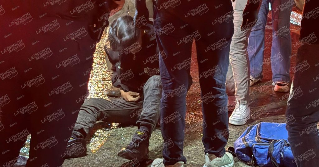 Joven derrapa su motocicleta Joven derrapa su motocicleta