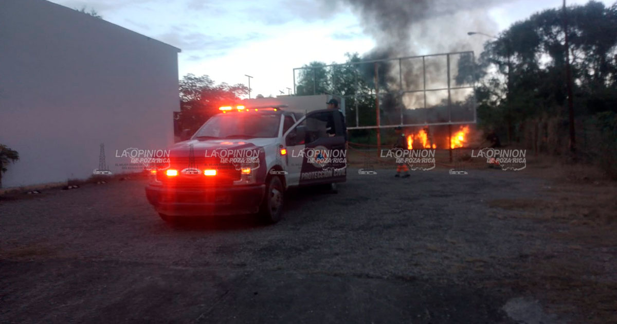 SE QUEMA AUTOMÓVIL SE QUEMA AUTOMÓVIL