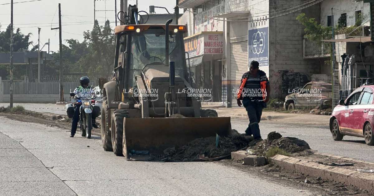 Limpian Avenida del Boulevard Lázaro Cárdenas tras inundación Limpian Avenida del Boulevard Lázaro Cárdenas tras inundación