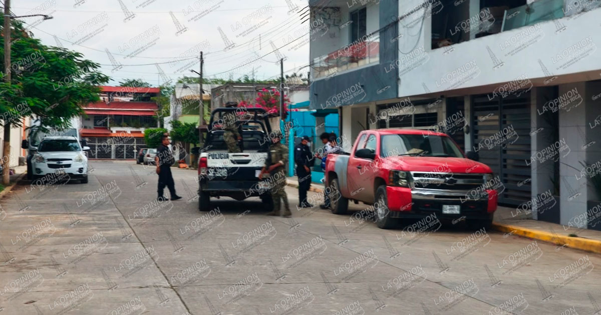 Movilización de la policía por hombres armados Movilización de la policía por hombres armados