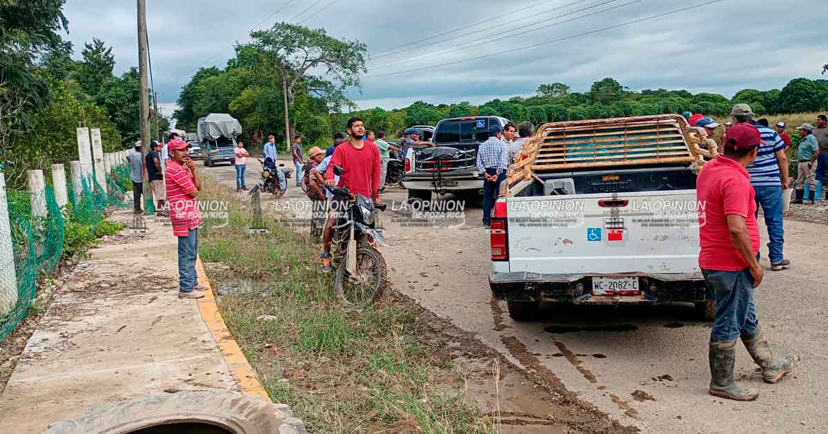 Bloquean la carretera Álamo-Ojite-Tuxpan Bloquean la carretera Álamo-Ojite-Tuxpan
