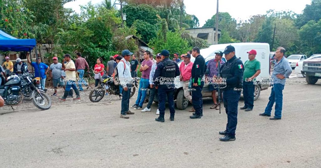 Bloquean la carretera Álamo-Ojite-Tuxpan Bloquean la carretera Álamo-Ojite-Tuxpan