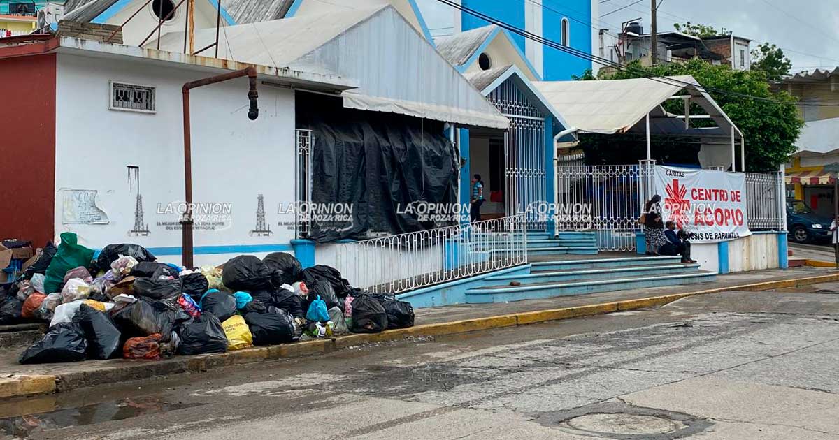Cerro de basura afecta a la parroquia María Auxiliadora en la colonia Laredo Cerro de basura afecta a la parroquia María Auxiliadora en la colonia Laredo