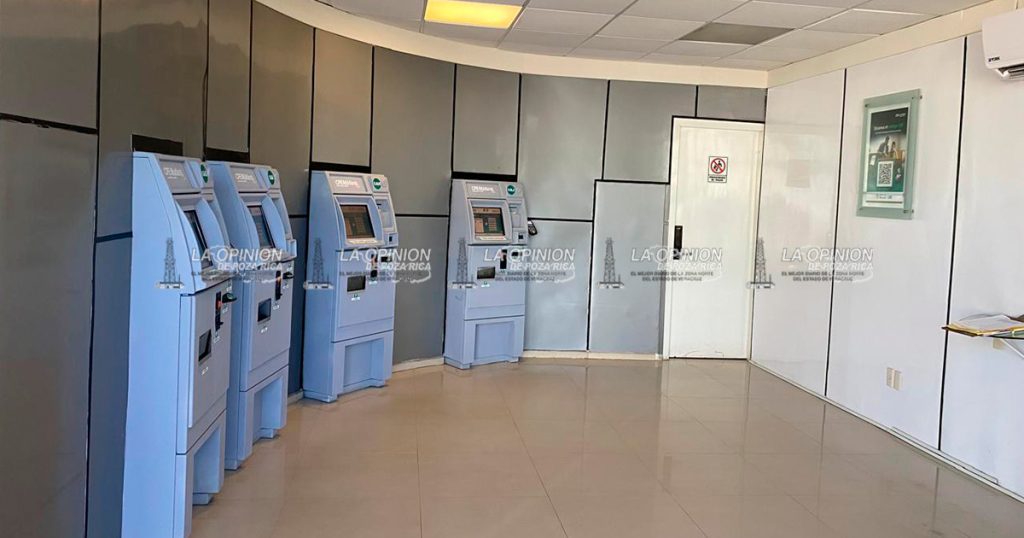 Cerrado con candado y cadena amanece CFE-Mático del SUTERM Cerrado con candado y cadena amanece CFE-Mático del SUTERM